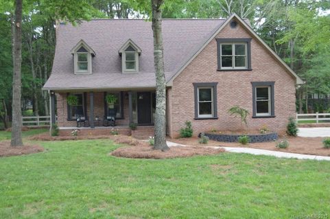 2719 Foxwood Road