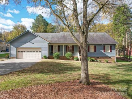 8426 Live Oak Road sold home in The Oaks Estates, Harrisburg, NC
