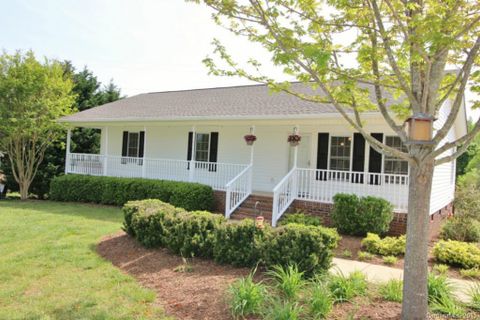 2883 Greenleaf Road