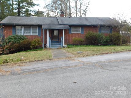 366 Hawthorne Drive sold home in Pisgah Heights, Brevard, NC