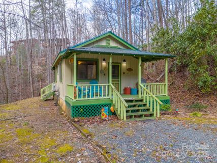 180 Valley Lane active home in Village Preserve At Nantahala Village, Bryson City, NC