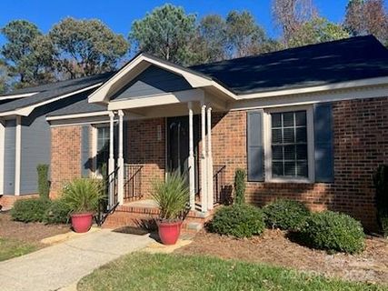 242 Pointe Circle