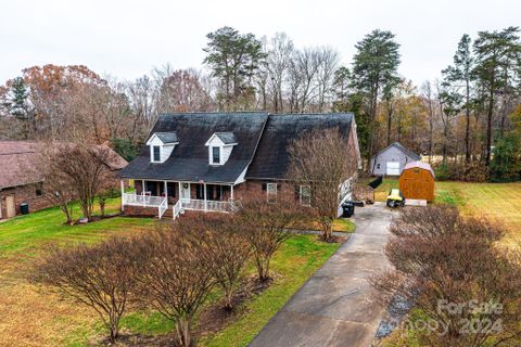 6584 Forest Creek Drive sold home in Forest Hills, Denver, NC