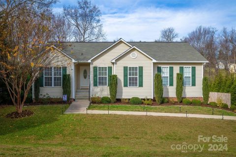 221 Doe Run sold home in River Glen, Morganton, NC