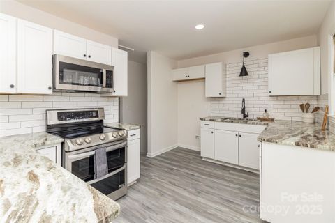 6521 Heatherbrook Avenue sold home in Hidden Valley Estates, Charlotte, NC