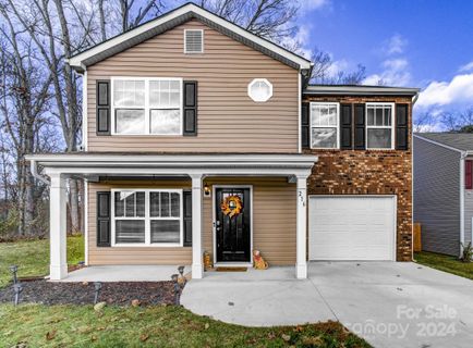 216 Roper Street sold home in Hamrick Farms, Candler, NC