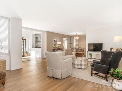 1300 Queens Road 316