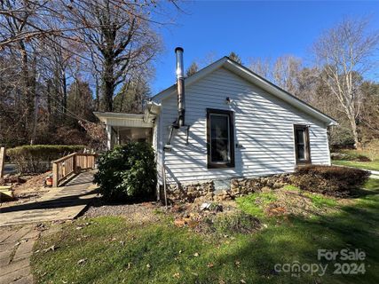 405 Daisey Avenue sold home in Oak Forest Addition, Waynesville, NC