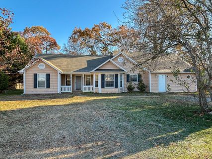 907 Edgehill Drive sold home in Newtown Estates, Monroe, NC