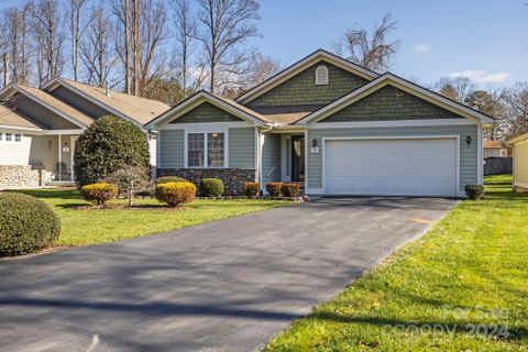 134 Fairway View Drive sold home in Etowah Golf Villas, Etowah, NC
