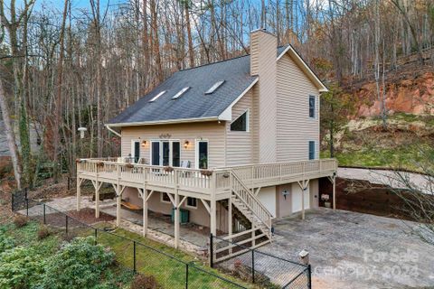 132 Fairway Drive sold home in Spring Hill, Black Mountain, NC