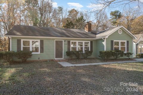 7208 Rockwood Forest Lane sold home in Idlewild Woods, Charlotte, NC