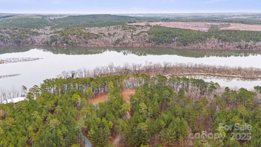 52 Lakeside Trail