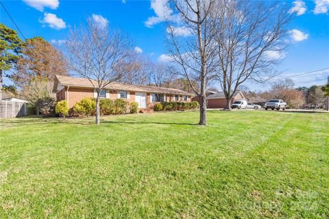 1904 Falconhurst Drive sold home in Westbourne, Charlotte, NC