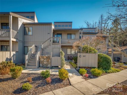 205 Juniper Lane E-4 sold home in Lakemoor Village, Hendersonville, NC