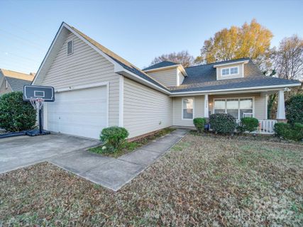 2726 Thistle Brook Drive sold home in Remington Estates, Concord, NC