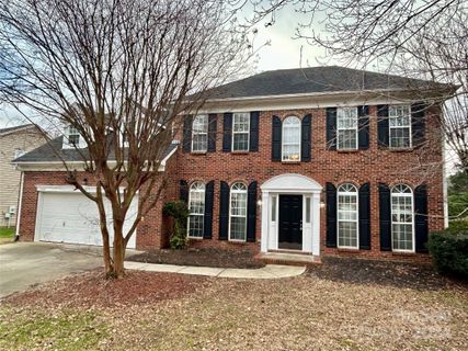 1364 Lloyd Place