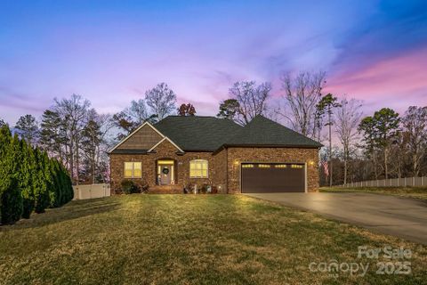 1490 Kensington Park Court sold home in Abernethy Park, Hickory, NC