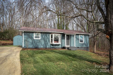 34 Fox Run Drive sold home in Fox Run, Fairview, NC