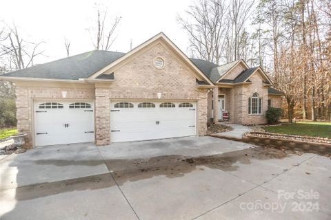 152 Stacybrook Drive sold home in Mountain Brook, Concord, NC