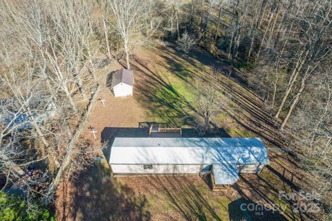 3586 Bridle Path Drive sold home in CRABTREE MEADOWS, Vale, NC