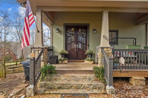 620 W Meadow Parkway