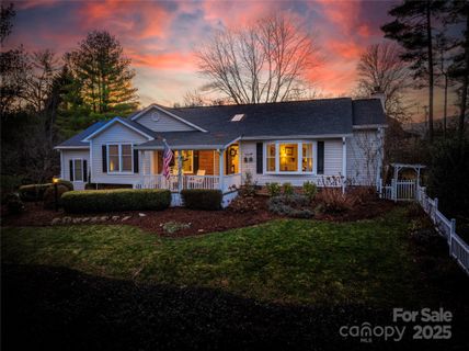 5 Old Applewood Lane sold home in Old Applewood Hollow, Hendersonville, NC