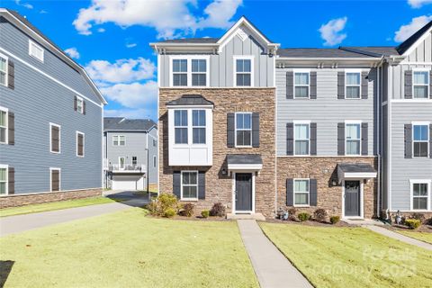 10776 Overlook Mountain Drive sold home in Riverbend Towns, Charlotte, NC