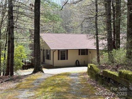 585 Purple Finch Road sold home in Sherwood Forest, Brevard, NC