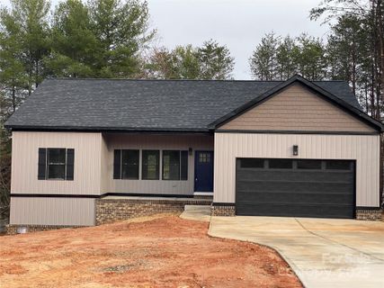 5743 Selkirk Drive sold home in Northlake Estates, Hickory, NC