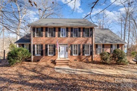 5403 Shoreview Drive sold home in Lake Shore Estates, Concord, NC