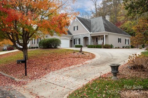 23 Clovelly Way