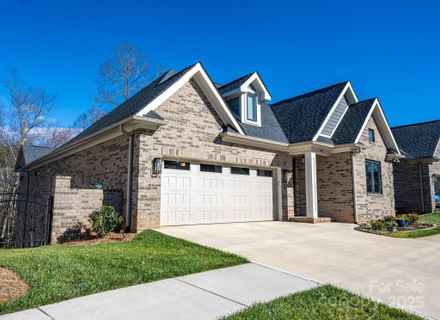 1422 Spring Ridge Lane