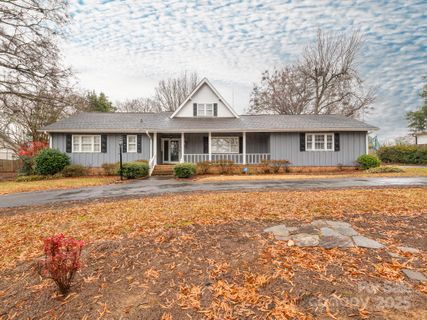 926 Bridlepath Lane