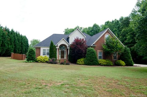 407 Patrick Henry Court