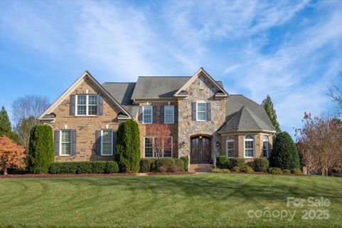 829 Wandering Way Drive
