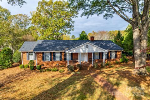 2209 Kings Drive sold home in Fairways, Gastonia, NC
