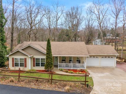 27 Oakwood Road sold home in Oakwoods, Candler, NC