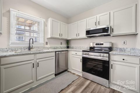 3216 Selwyn Farms Lane 4 sold home in Hunters Run, Charlotte, NC