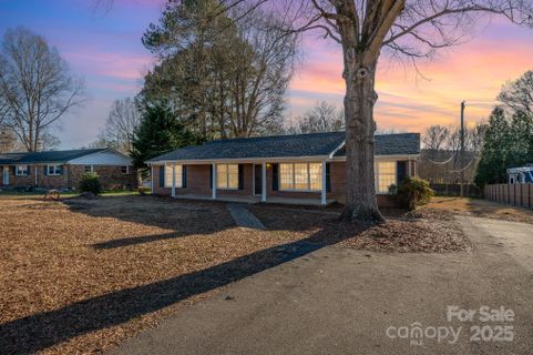 2617 Fairgreen Drive sold home in Southgate, Gastonia, NC
