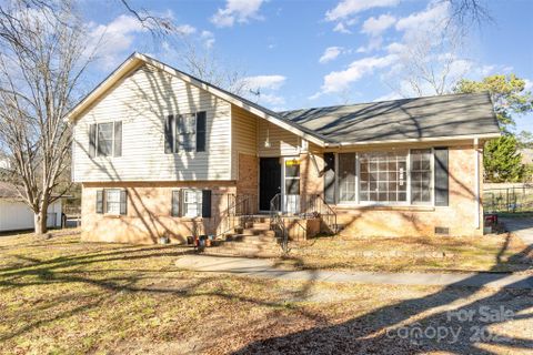 3401 Oak Tree Trail sold home in Olde Creek, Matthews, NC