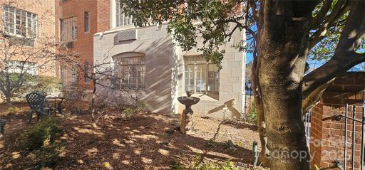 301 W 10th Street 101