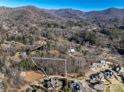 7 Kiftsgate Court active home in Thoms Estate, Asheville, NC