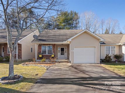 48 S Woodridge View Court sold home in Haywood Townes, Hendersonville, NC
