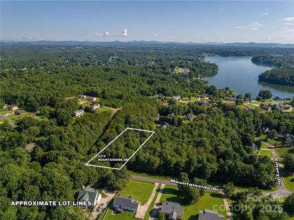 6214 Mountainside Drive sold home in Northlake Estates, Hickory, NC