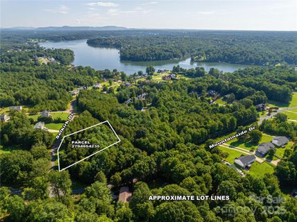 Lot 49 Selkirk Drive sold home in Northlake Estates, Hickory, NC