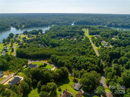 Lot 50 Selkirk Drive sold home in Northlake Estates, Hickory, NC