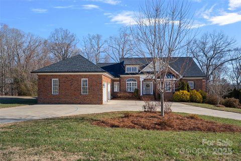 2635 Queens Drive sold home in Lincoln Forest, Lincolnton, NC