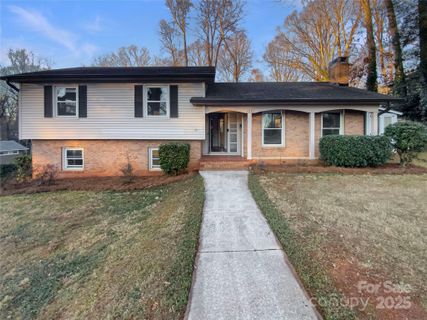 1601 Lyndale Place