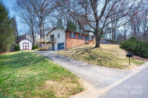 29 Evelake Drive sold home in Camelot, Asheville, NC